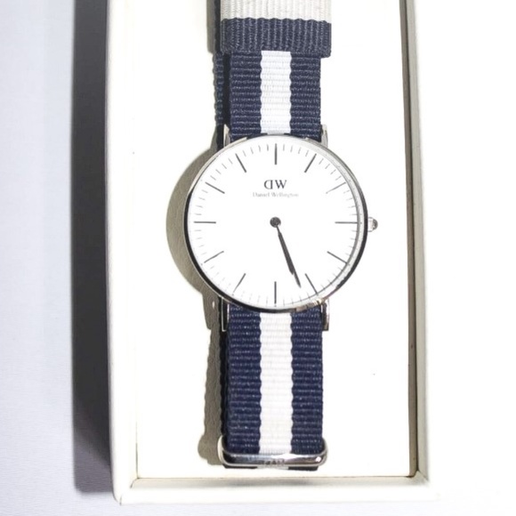 NEW! With box Daniel Wellington Womens Watch - Picture 3 of 3